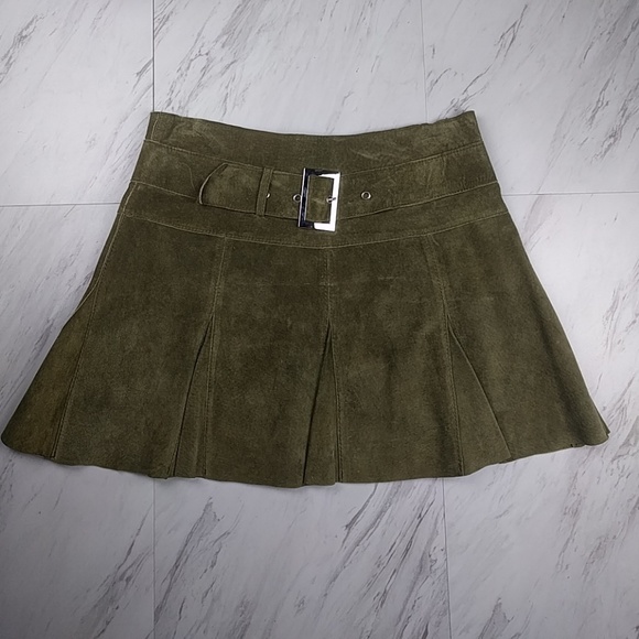 Bebe Green Leather Mini Skirt SZ 2 - Picture 2 of 8
